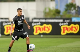 Gabriel durante tarde de treinos do Corinthians no CT Joaquim Grava