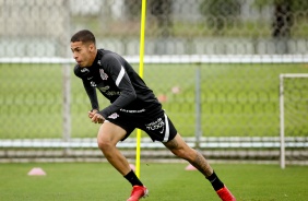 Gabriel Pereira durante em mais um dia de treinamentos no CT do Corinthians