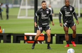 Giuliano e Xavier durante tarde de treinos do Corinthians no CT Joaquim Grava