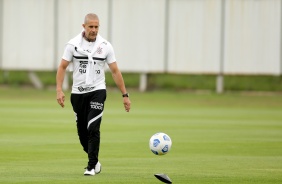 Sylvinho durante tarde de treinos do Corinthians no CT Joaquim Grava