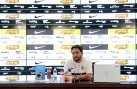 Treinador Arthur Elias concede entrevista coletiva no CT Joaquim Grava