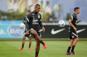 Volante Xavier durante tarde de treinos do Corinthians no CT Joaquim Grava