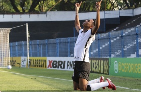 Cauê comemorando seu gol no jogo entre Corinthians e Santos pelo Brasileiro Sub-20