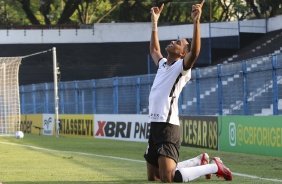 Cau comemorando seu gol no jogo entre Corinthians e Santos pelo Brasileiro Sub-20