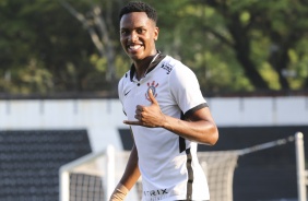 Cau comemorando seu gol no jogo entre Corinthians e Santos pelo Brasileiro Sub-20