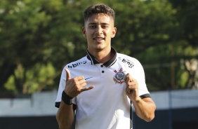 Keven comemorando seu gol no jogo entre Corinthians e Santos pelo Brasileiro Sub-20
