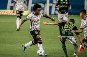 Willian durante partida entre Corinthians e Amrica-MG, pelo Brasileiro, na Neo Qumica Arena