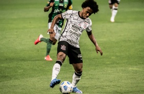 Willian durante partida entre Corinthians e América-MG, pelo Brasileiro, na Neo Química Arena