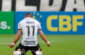 Giuliano comemorando seu gol entre Corinthians e Amrica-MG, pelo Brasileiro