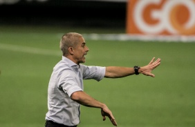 Técnico Sylvinho durante duelo entre Corinthians e América-MG, pelo Brasileirão
