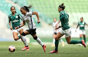 Atacante Adriana no jogo entre Corinthians e Palmeiras, pelo Campeonato Paulista Feminino