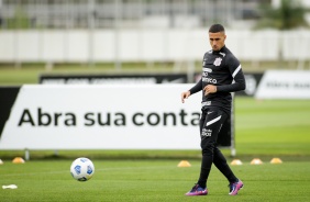 Gabriel no treinamento do Corinthians, no CT Dr. Joaquim Grava