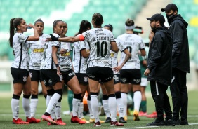 Jogadoras do Corinthians Feminino comemorando gol sobre o Palmeiras, pelo Paulista da categoria
