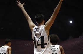 Ludwig em quadra durante partida contra o Mogi, válida pelo Paulista de Basquete