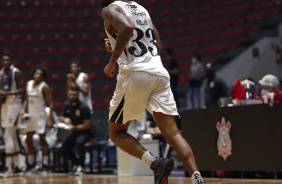 Malcolm Miller durante partida contra o Mogi, válida pelo Paulista de Basquete