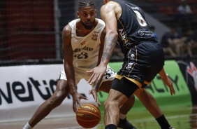 Malcolm Miller durante partida contra o Mogi, válida pelo Paulista de Basquete
