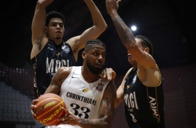 Malcolm Miller em quadra durante partida contra o Mogi, vlida pelo Paulista de Basquete