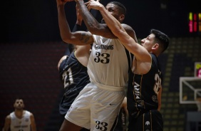 Malcolm Miller em quadra durante partida contra o Mogi, válida pelo Paulista de Basquete