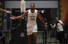 Malcolm Miller em quadra durante partida contra o Mogi, válida pelo Paulista de Basquete