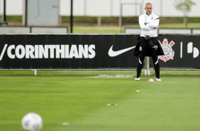 Sylvinho comandou o treino do Corinthians no CT Dr. Joaquim Grava