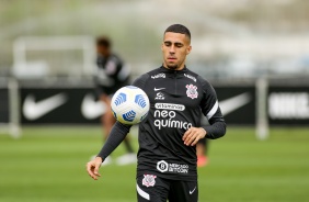 Volante Gabriel no treinamento do Corinthians, no CT Dr. Joaquim Grava