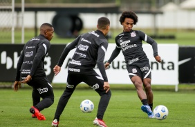 Willian durante treino no CT Dr. Joaquim Grava