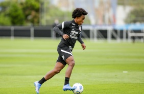 Willian no treinamento do Corinthians, no CT Dr. Joaquim Grava