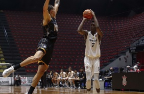 Yan Djalo em quadra durante partida contra o Mogi, válida pelo Paulista de Basquete