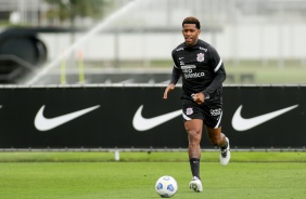 Zagueiro Gil no treinamento do Corinthians, no CT Dr. Joaquim Grava