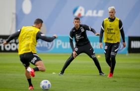João Victor e Róger Guedes durante treino preparatório para o Dérbi entre Corinthians e Palmeiras