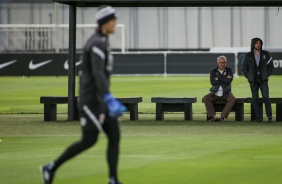 Roberto de Andrade e Alessandro acompanharam o treino do Corinthians no CT Joaquim Grava