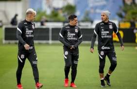 Róger, Fagner e Fábio Santos durante treino preparatório para o Dérbi entre Corinthians e Palmeiras