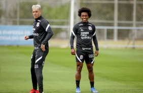 Róger Guedes e Willian durante treino preparatório para o Dérbi entre Corinthians e Palmeiras