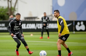Vitinho e Giuliano durante treino preparatório para o Dérbi entre Corinthians e Palmeiras