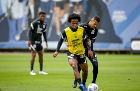 Willian e João Victor durante treino preparatório para o Dérbi entre Corinthians e Palmeiras