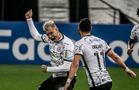 Rger Guedes anotou o primeiro tento do Corinthians no duelo contra o Palmeiras