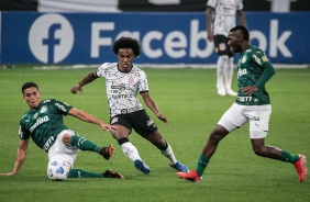 Willian durante jogo entre Corinthians e Palmeiras, pelo Brasileiro, na Neo Qumica Arena