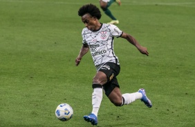 Willian durante jogo entre Corinthians e Palmeiras, pelo Brasileiro, na Neo Qumica Arena