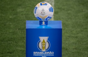 Bola do jogo entre Corinthians e Palmeiras; a partida é válida pela final do Brasileirão Feminino