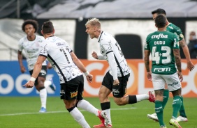 Róger Guedes comemorando um dos seus gols no jogo entre Corinthians e Palmeiras