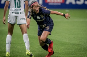 Victria comemorando seu gol de bicicleta no jogo entre Corinthians e Palmeiras