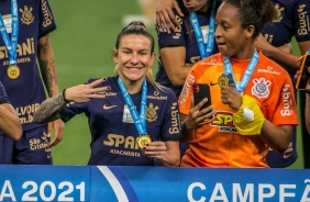 Cacau comemorando a conquista do Tricampeonato Brasileiro Feminino