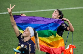 Corinthians comemorando a conquista do Tricampeonato Brasileiro Feminino