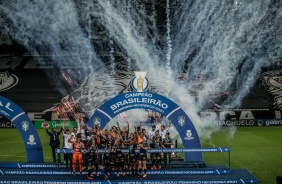 Corinthians comemorando a conquista do Tricampeonato Brasileiro Feminino