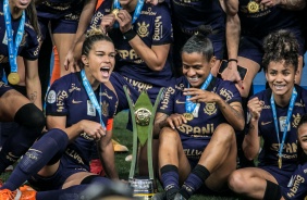 Corinthians comemorando a conquista do Tricampeonato Brasileiro Feminino