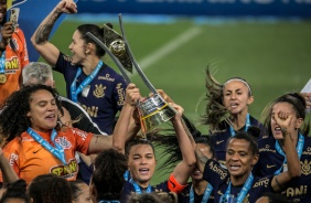 Corinthians comemorando a conquista do Tricampeonato Brasileiro Feminino