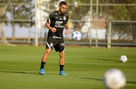 Gabriel durante tarde de treinos no CT do Corinthians