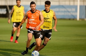Giuliano e Lo Santos durante tarde de treinos no CT do Corinthians