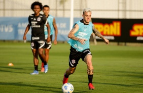 Rger Guedes durante tarde de treinos no CT do Corinthians