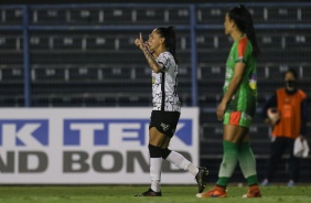 Adriana comemorando seu gol no jogo entre Corinthians e Pinda pelo Paulista Feminino